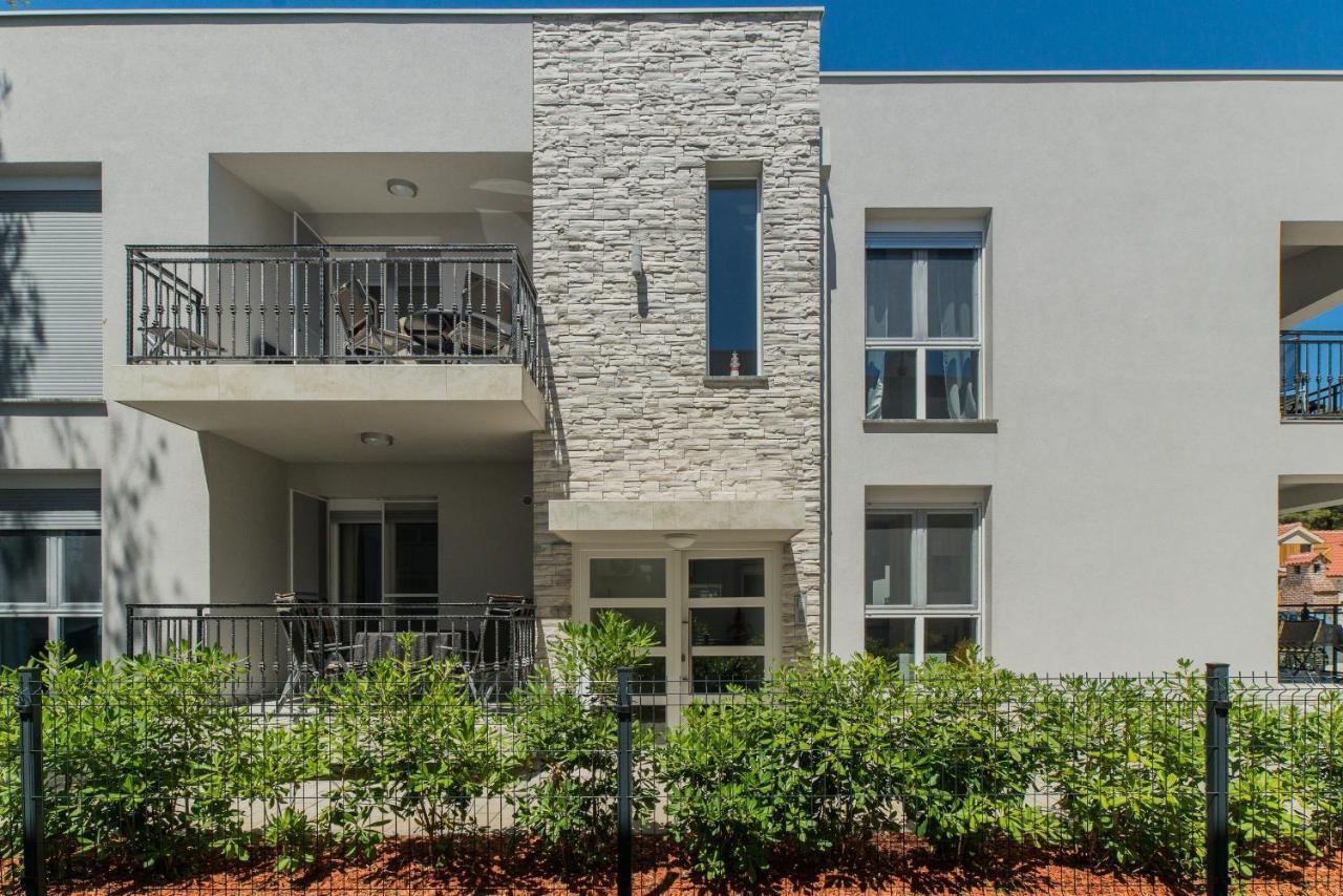 Apartments Djian วีร์ ภายนอก รูปภาพ